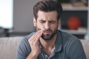 Man with toothache in quarantine needs emergency dentistry 